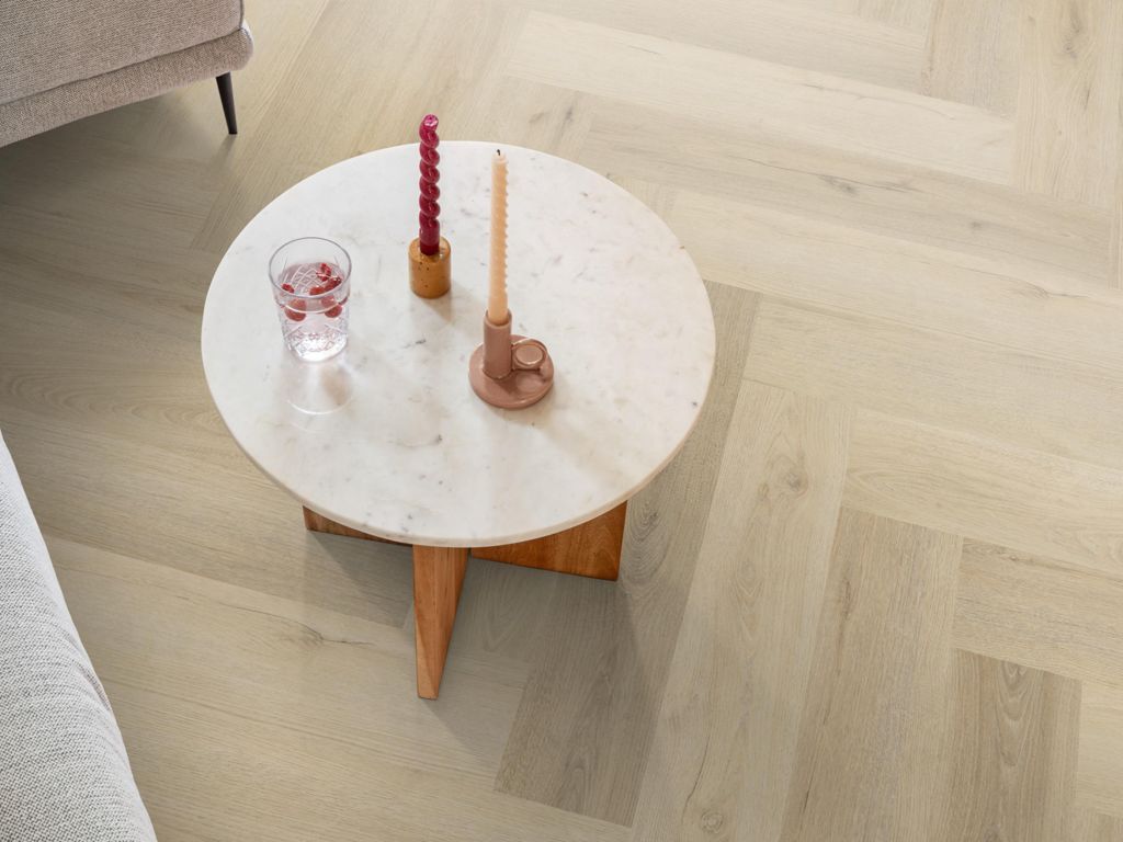 Ambiant Spigato xl Valento visgraat click SRC warm beige sfeerbeeld