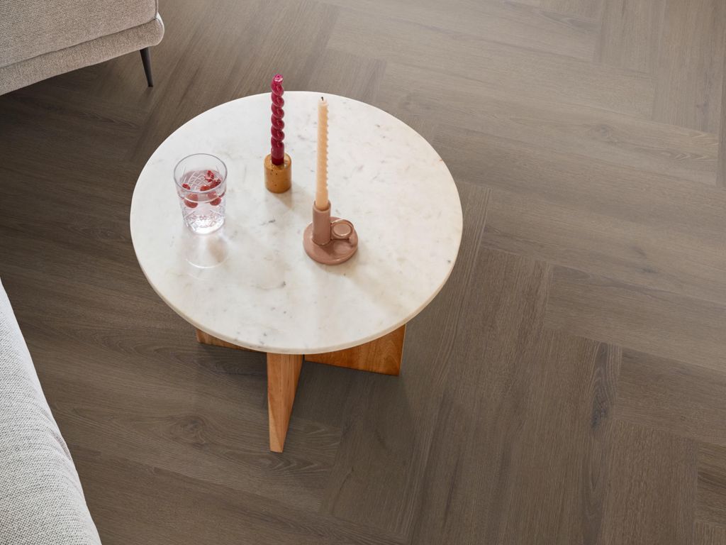 Ambiant Spigato xl Valento visgraat click SRC brown sfeerbeeld