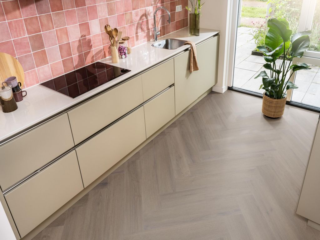 Ambiant Spigato xl Valento visgraat click SRC brown sfeerbeeld