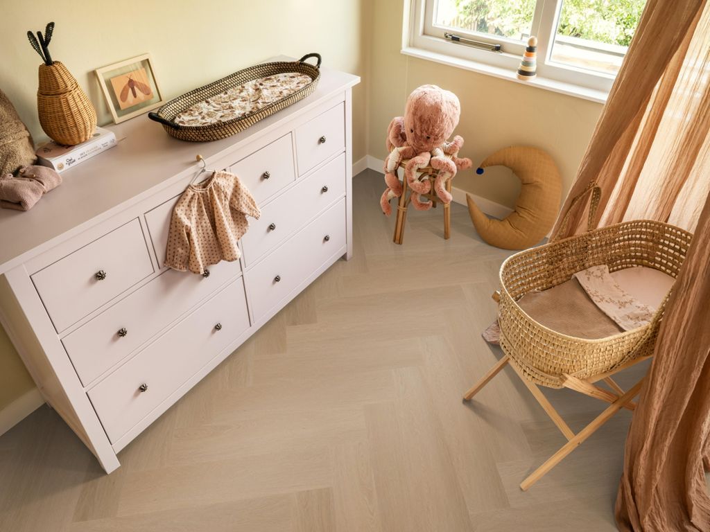 Ambiant Spigato Estino visgraat click SRC dark oak sfeerbeeld
