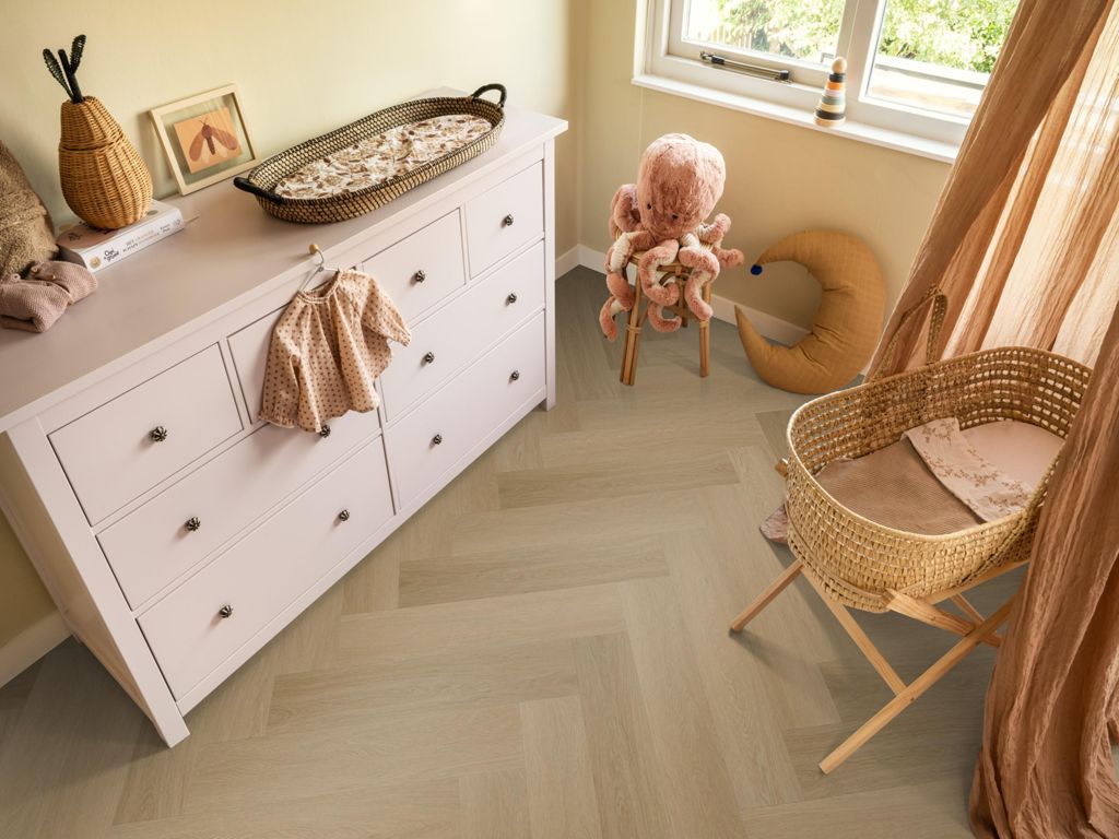 Ambiant Spigato Estino visgraat click SRC warm oak sfeerbeeld