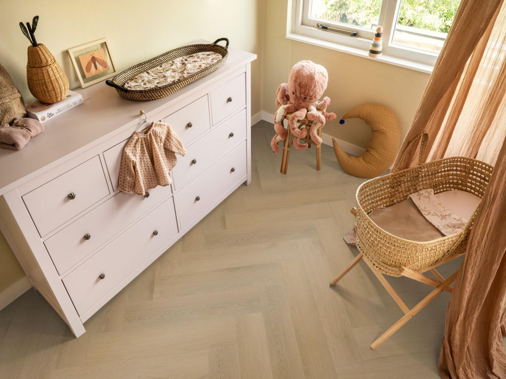 Ambiant Spigato Navaro visgraat click light oak sfeerbeeld