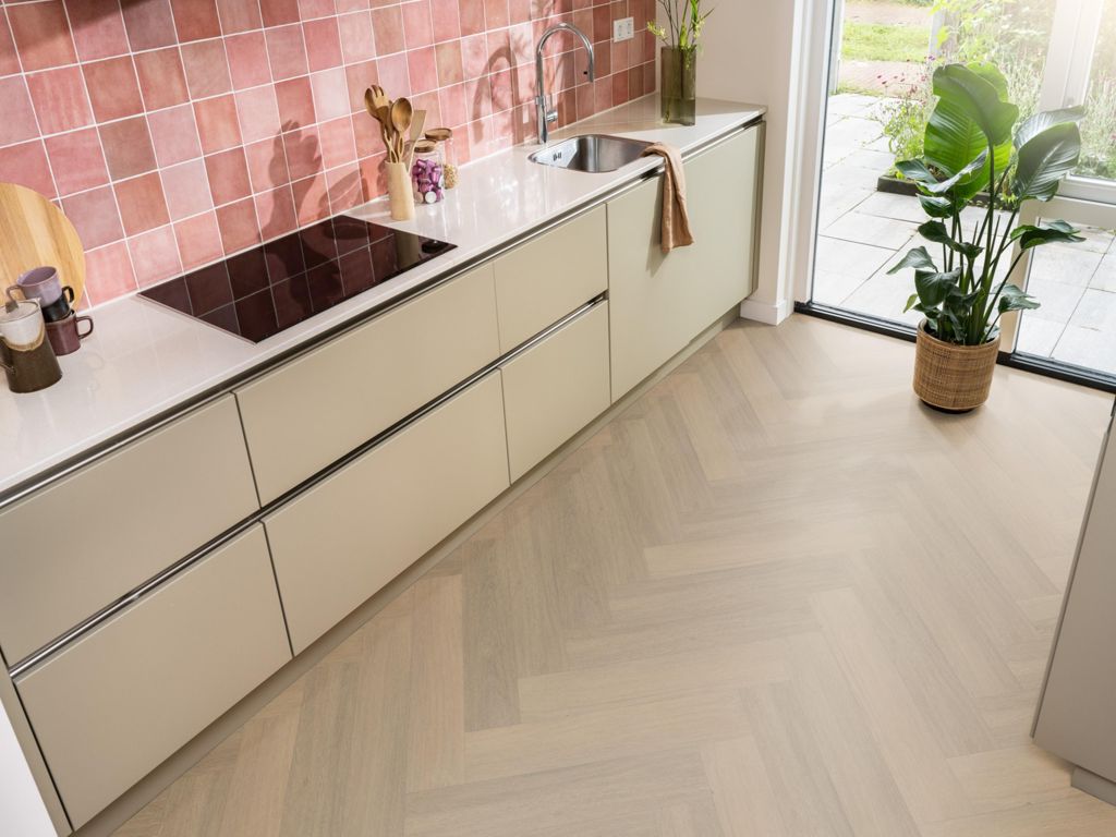 Ambiant Spigato Viranto visgraat dryback warm natural sfeerbeeld