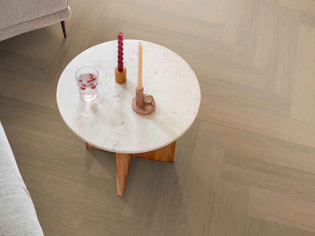 Ambiant Spigato Viranto visgraat click SRC warm natural sfeerbeeld