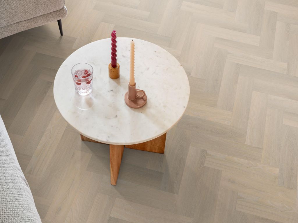 Ambiant Spigato Avanto visgraat smal dryback beige sfeerbeeld